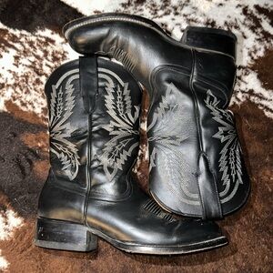 Genuine Bison round toe boots. Men’s size 11. Freebird brand.